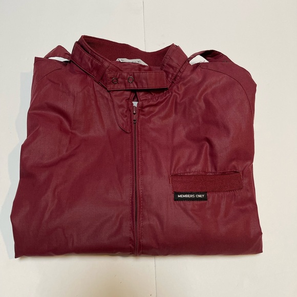 Mens Members Only Jacket Size 42 Burgundy Racer Lined Bomber Europe Craft - Picture 10 of 10